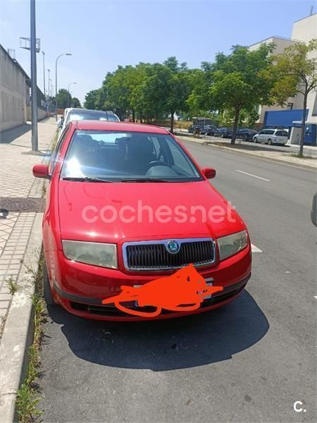 Rojo Usado 2004 Skoda Fabia Comfort Berlina | 2000 € (Buen precio) - Imagen 1/4
