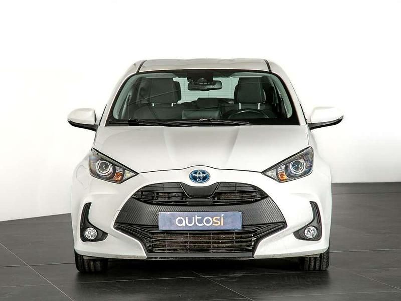 Usado Toyota Yaris Hybrid Active 116 CV (85 kW) 2023 Blanco Berlina