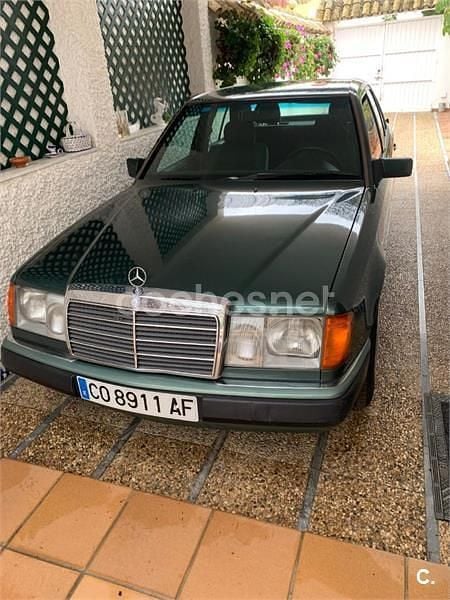 Usado Mercedes E300 136 CV (100 kW) 1993 Verde Berlina