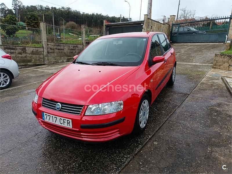 Usado Fiat Stilo Active 80 CV (58 kW) 2003 Rojo Berlina