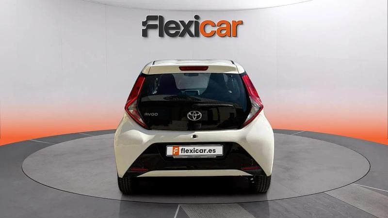 Usado Toyota Aygo X-play 72 CV (52 kW) 2019 Blanco Utilitario