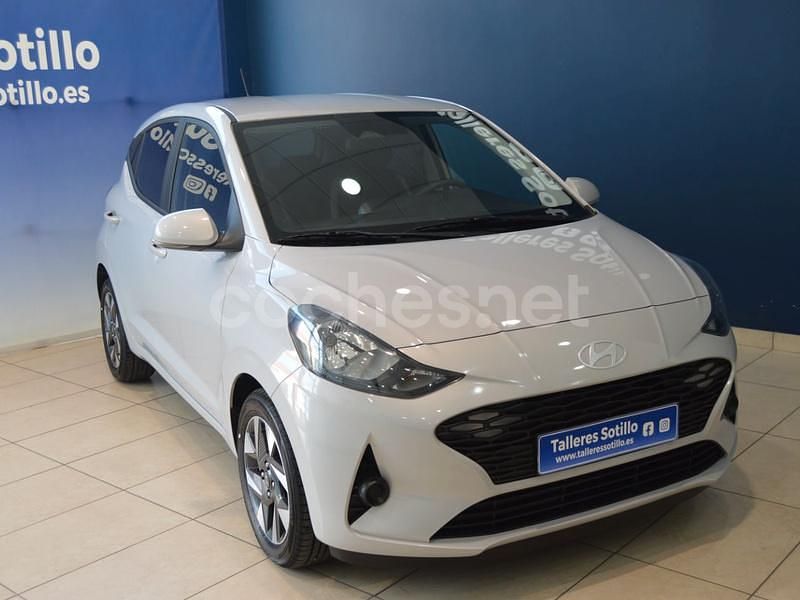 Gris / plata Nuevo 2025 Hyundai i10 Utilitario | 15.990 € (Precio justo) - Imagen 1/4