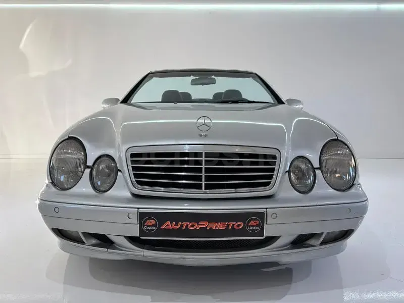 Usado Mercedes CLK230 Avantgarde 197 CV (144 kW) 2000 Gris / plata Descapotable