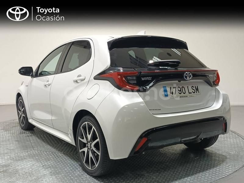 Usado Toyota Yaris Hybrid Style 116 CV (85 kW) 2021 Blanco Berlina