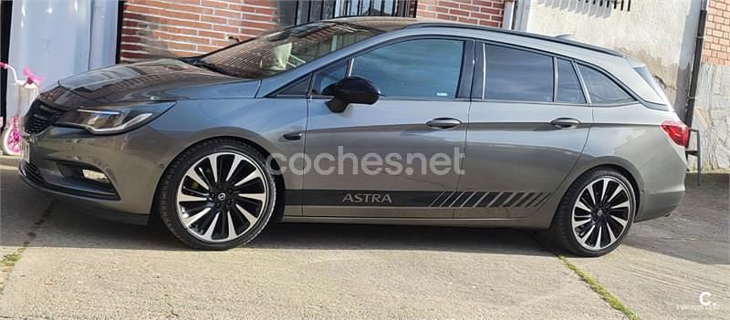 Usado Opel Astra Excellence 150 CV (110 kW) 2018 Gris / plata Familiar