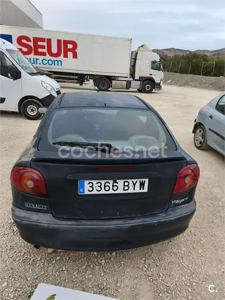 Usado Renault Mégane Coupé Dynamique 95 CV (69 kW) 2002 Verde Coupe