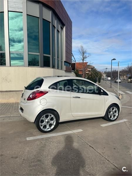 Usado Ford Ka Titanium 69 CV (50 kW) 2014 Blanco Utilitario