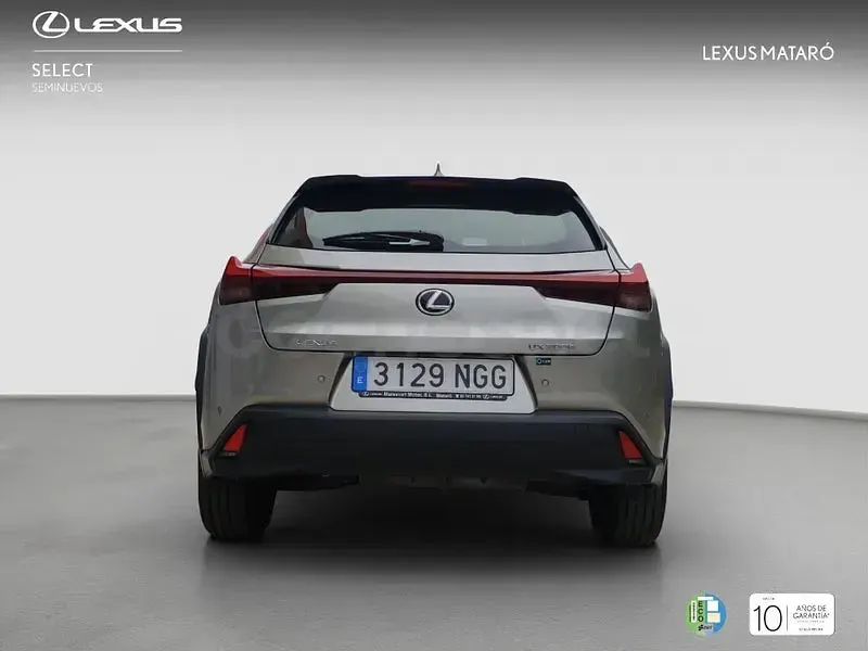 Usado Lexus UX 199 CV (146 kW) 2025 Gris / plata SUV