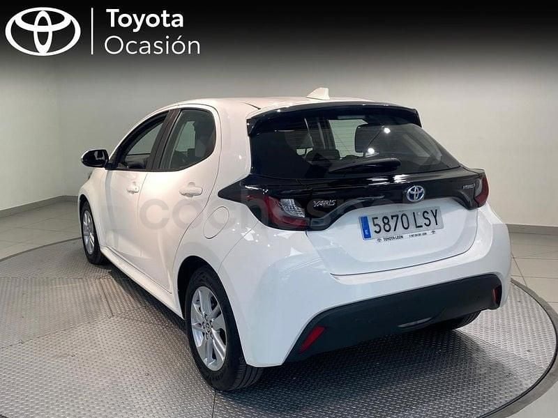 Usado Toyota Yaris Hybrid Business Edition 116 CV (85 kW) 2021 Blanco Berlina
