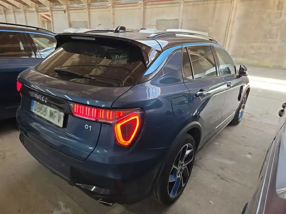 Usado Lynk & Co 01 260 CV (191 kW) 2023 Azul SUV