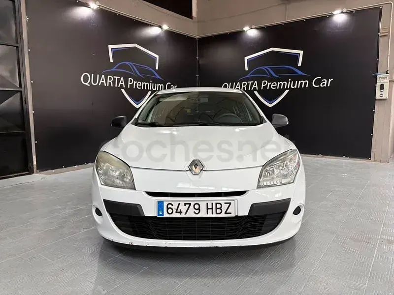 Usado Renault Mégane III 90 CV (66 kW) 2011 Blanco Berlina