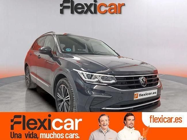 Gris / plata Usado 2022 VW Tiguan Life SUV | 24.990 € (Super precio) - Imagen 1/4
