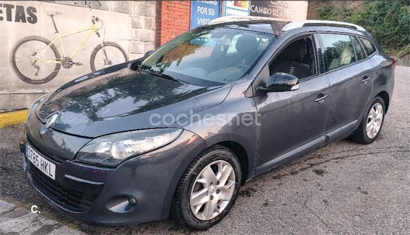 Gris / plata Usado 2012 Renault Mégane GrandTour Dynamique Familiar | 2900 € (Buen precio) - Imagen 1/4