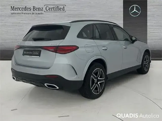 Usado Mercedes GLC300e 313 CV (230 kW) 2025 Plata hightech