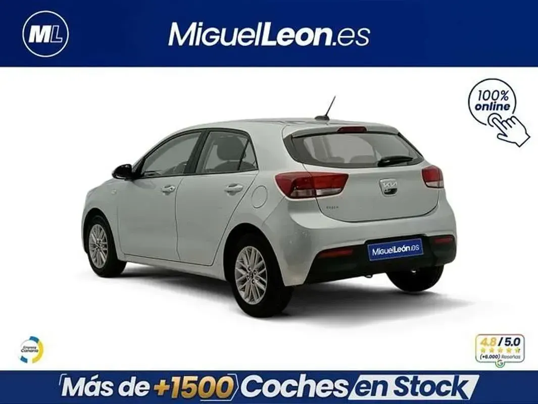 Usado Kia Rio 84 CV (61 kW) 2024 Gris Utilitario