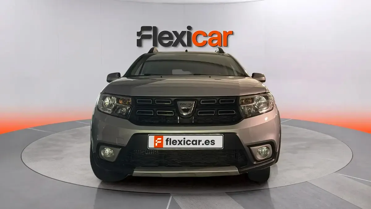 Usado Dacia Sandero Comfort 91 CV (66 kW) 2019 Gris Berlina