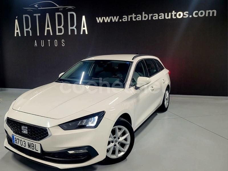 Usado Seat Leon Style 115 CV (84 kW) 2022 Blanco Familiar