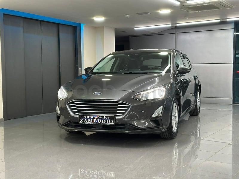 Usado Ford Focus Trend 120 CV (88 kW) 2020 Gris / plata Berlina