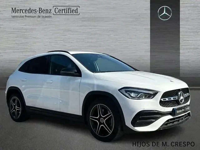 Usado Mercedes GLA200 163 CV (119 kW) 2022 Blanco polar SUV