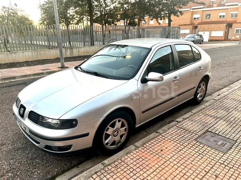 Gris / plata Usado 2001 Seat Leon Sport Berlina | 3700 € (Precio justo) - Imagen 1/4