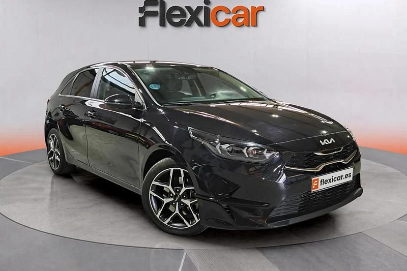 Negro Usado 2023 Kia Ceed Utilitario | 19.490 € (Precio justo) - Imagen 1/4