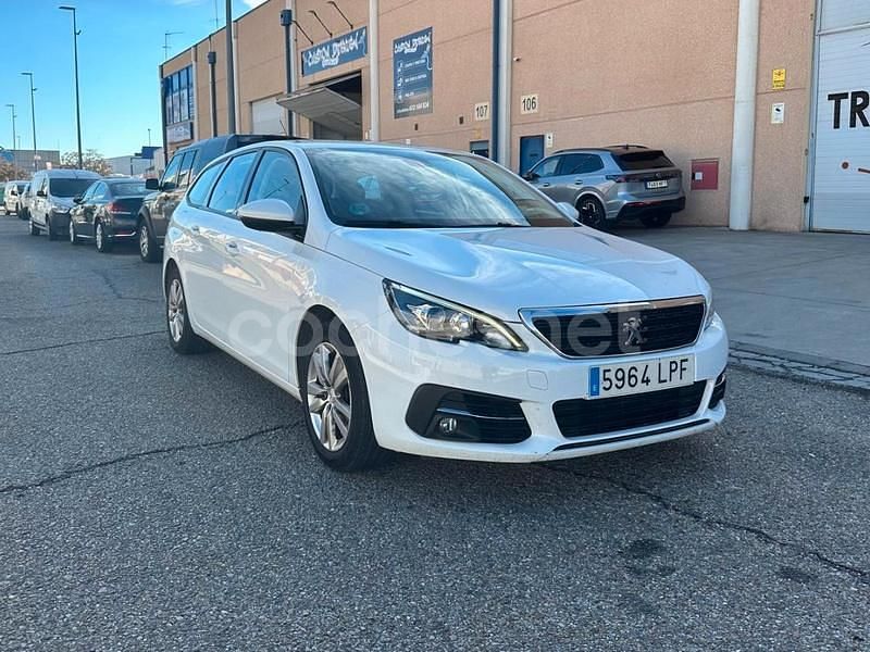 Usado Peugeot 308 SW Active 130 CV (95 kW) 2021 Blanco Familiar