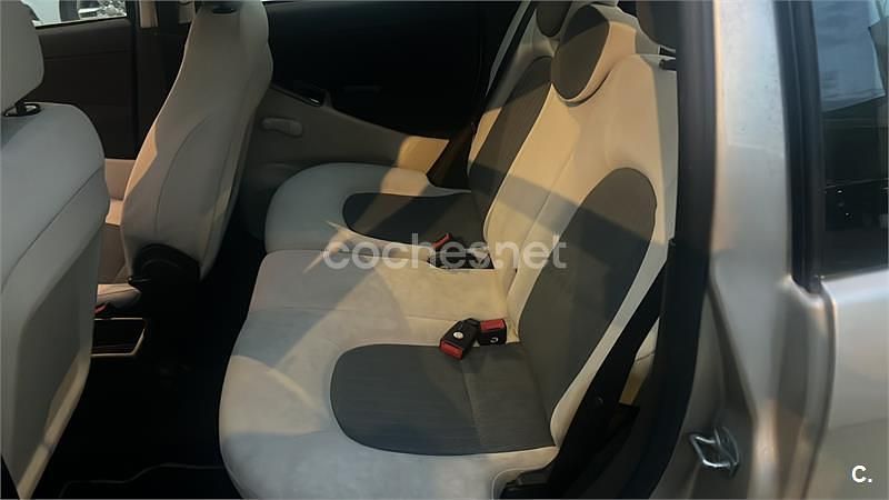 Usado Lancia Musa 95 CV (69 kW) 2006 Beige Monovolumen