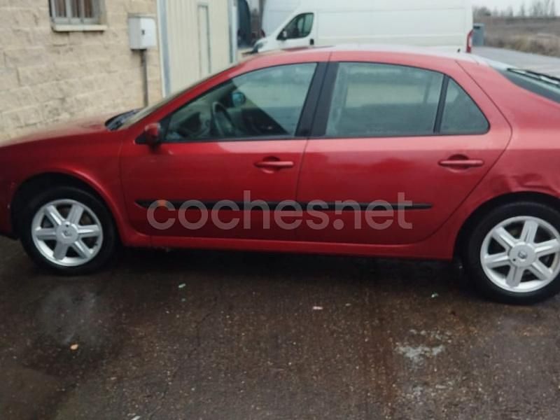 Usado Renault Laguna II Dynamique 120 CV (88 kW) 2004 Granate Berlina