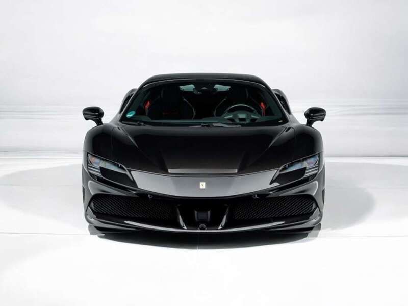 Negro Usado 2023 Ferrari SF90 Descapotable | 520.200 € - Imagen 1/4