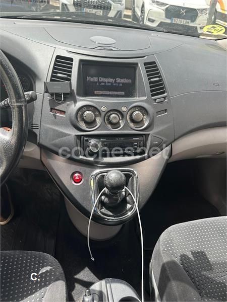 Beige Usado 2005 Mitsubishi Grandis Instyle Monovolumen | 5490 € (Precio justo) - Imagen 1/1