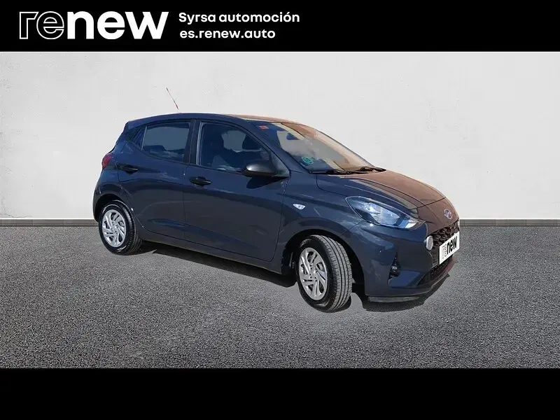 Usado Hyundai i10 66 CV (48 kW) 2021 Gris Utilitario
