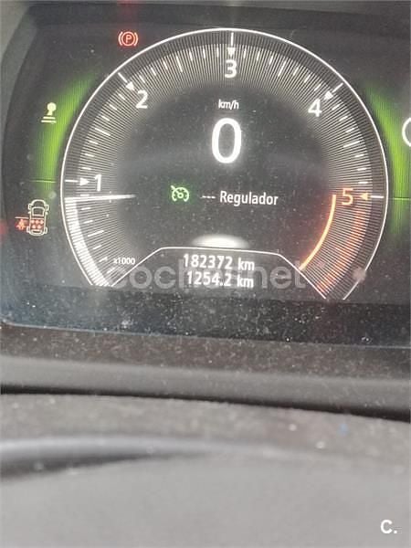 Usado Renault Espace Zen 130 CV (95 kW) 2015 Verde Monovolumen