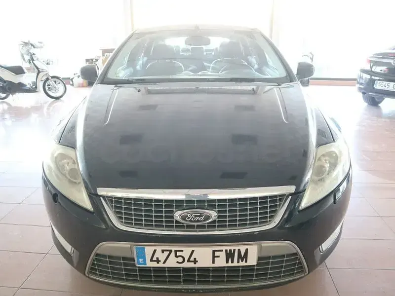 Usado Ford Mondeo Ghia 140 CV (102 kW) 2008 Negro Berlina