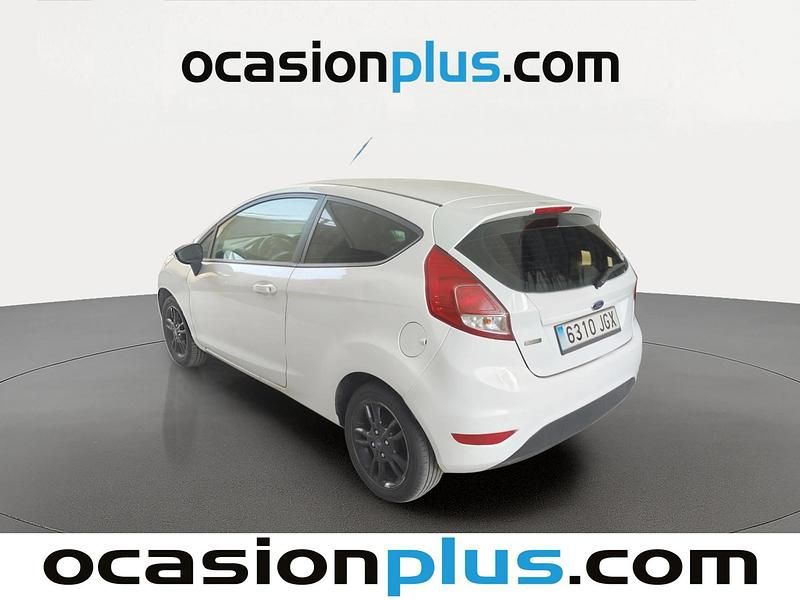 Usado Ford Fiesta Trend 101 CV (74 kW) 2015 Blanco Utilitario