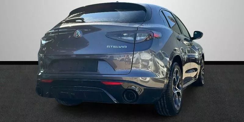 Usado Alfa Romeo Stelvio Veloce 280 CV (205 kW) 2023 Gris SUV