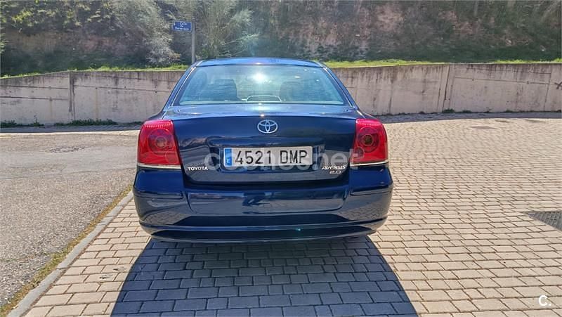 Usado Toyota Avensis Sol 116 CV (85 kW) 2005 Azul Berlina