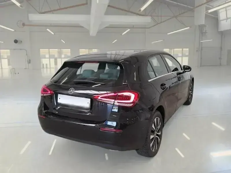 Usado Mercedes A250 218 CV (160 kW) 2022 Negro Utilitario