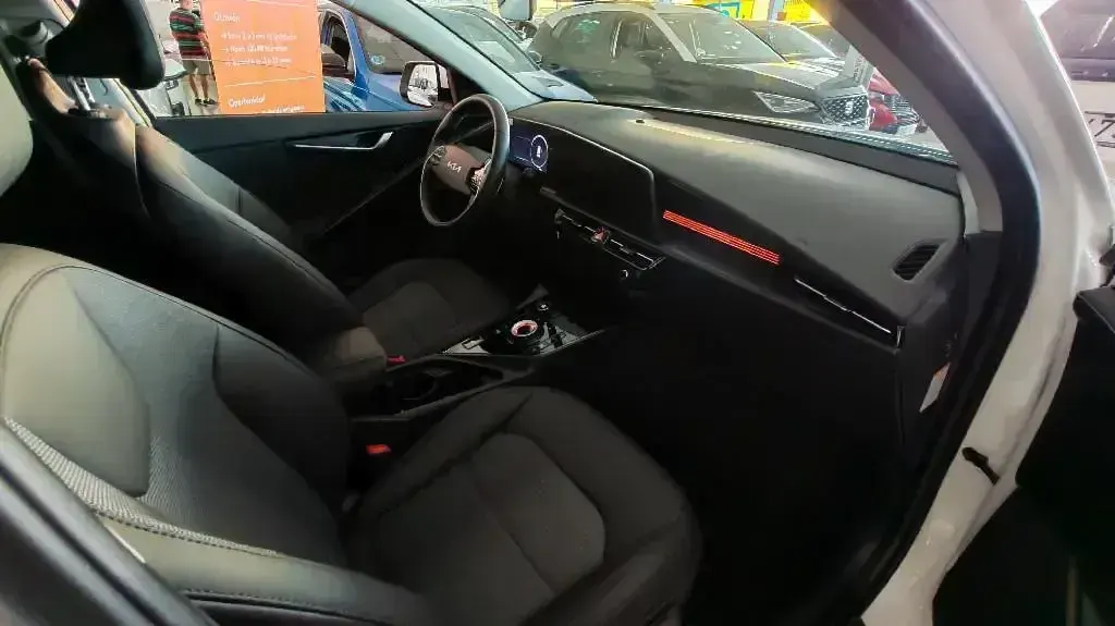 Usado Kia Niro 138 CV (101 kW) 2025 Blanco SUV