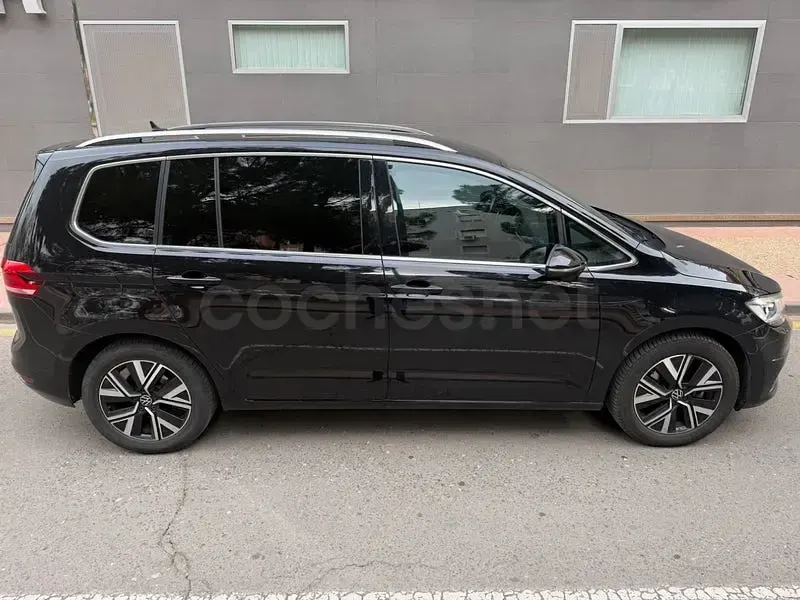 Usado VW Touran Sportline 150 CV (110 kW) 2022 Negro Monovolumen