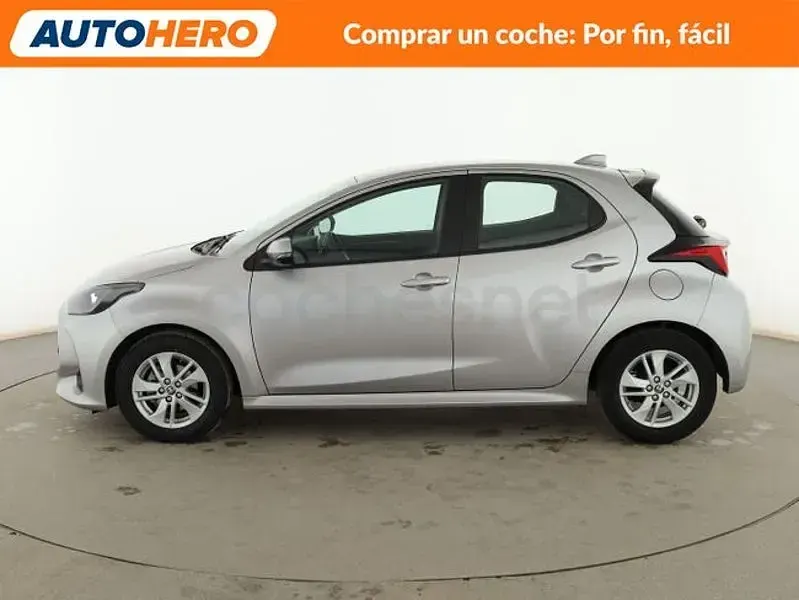 Usado Toyota Yaris Edition 125 CV (91 kW) 2022 Gris / plata Utilitario