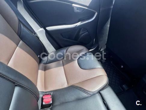 Beige Usado 2015 Volvo V40 CC Momentum Familiar | 12.500 € (Un poco caro) - Imagen 1/4