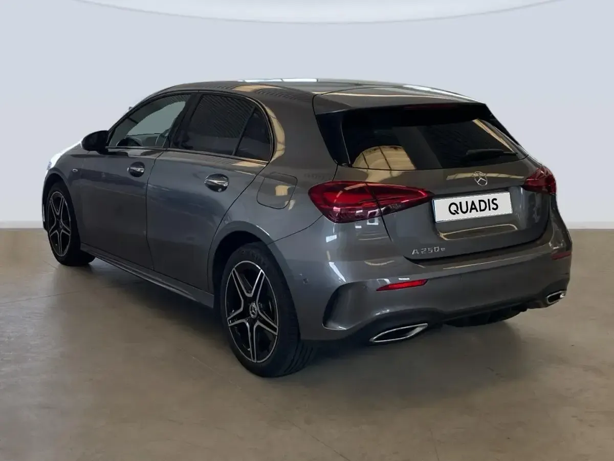 Usado Mercedes A250 218 CV (160 kW) 2025 Gris