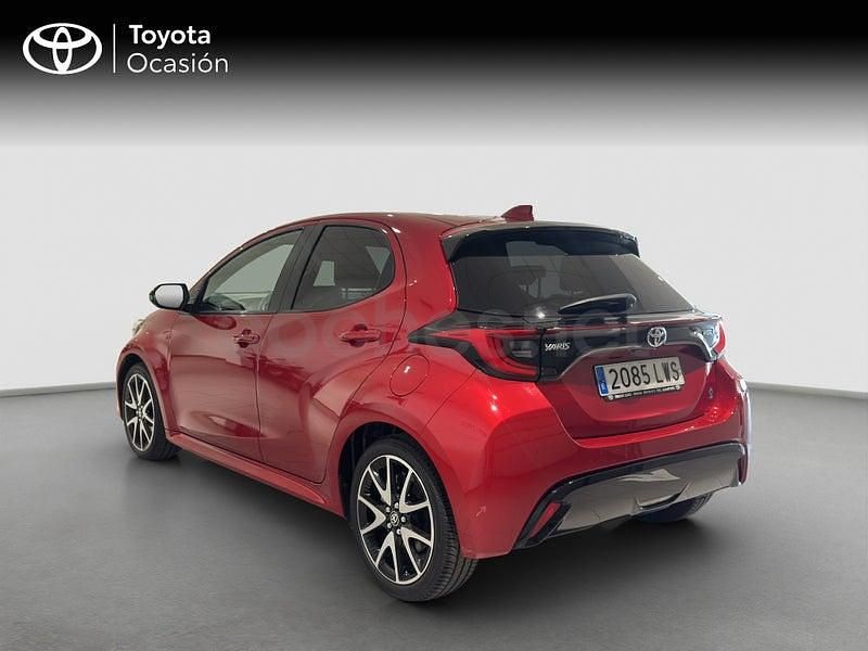 Usado Toyota Yaris Hybrid Style 116 CV (85 kW) 2022 Rojo Berlina