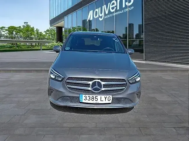 Usado Mercedes B180 116 CV (85 kW) 2022 Gris Utilitario