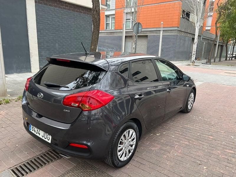 Usado Kia Ceed GT 90 CV (66 kW) 2015 Negro Berlina