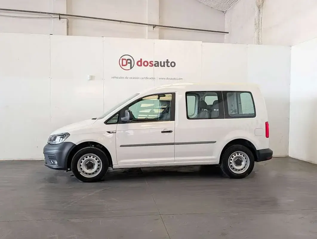 Usado VW Caddy Trendline 102 CV (75 kW) 2019 Blanco Monovolumen