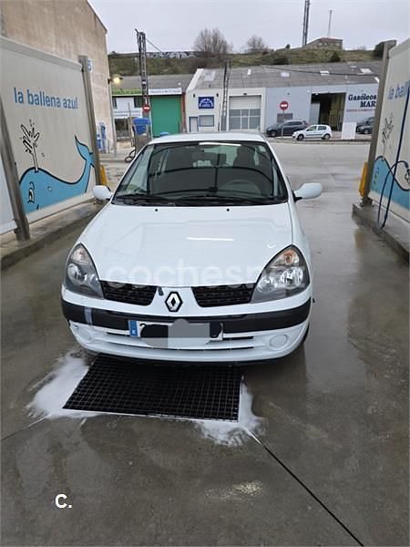 Usado Renault Clio II Expression 60 CV (44 kW) 2002 Blanco Berlina