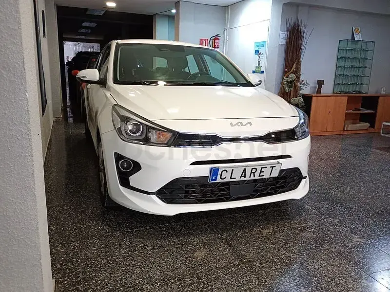Begagnad Kia Rio 100 HK (73 kW) 2022 Vit Sedan