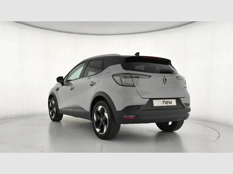Usado Renault Captur Techno 100 CV (73 kW) 2025 Gris SUV