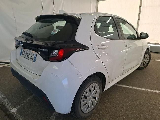 Usado Toyota Yaris Hybrid Business Edition 116 CV (85 kW) 2021 Blanco Berlina